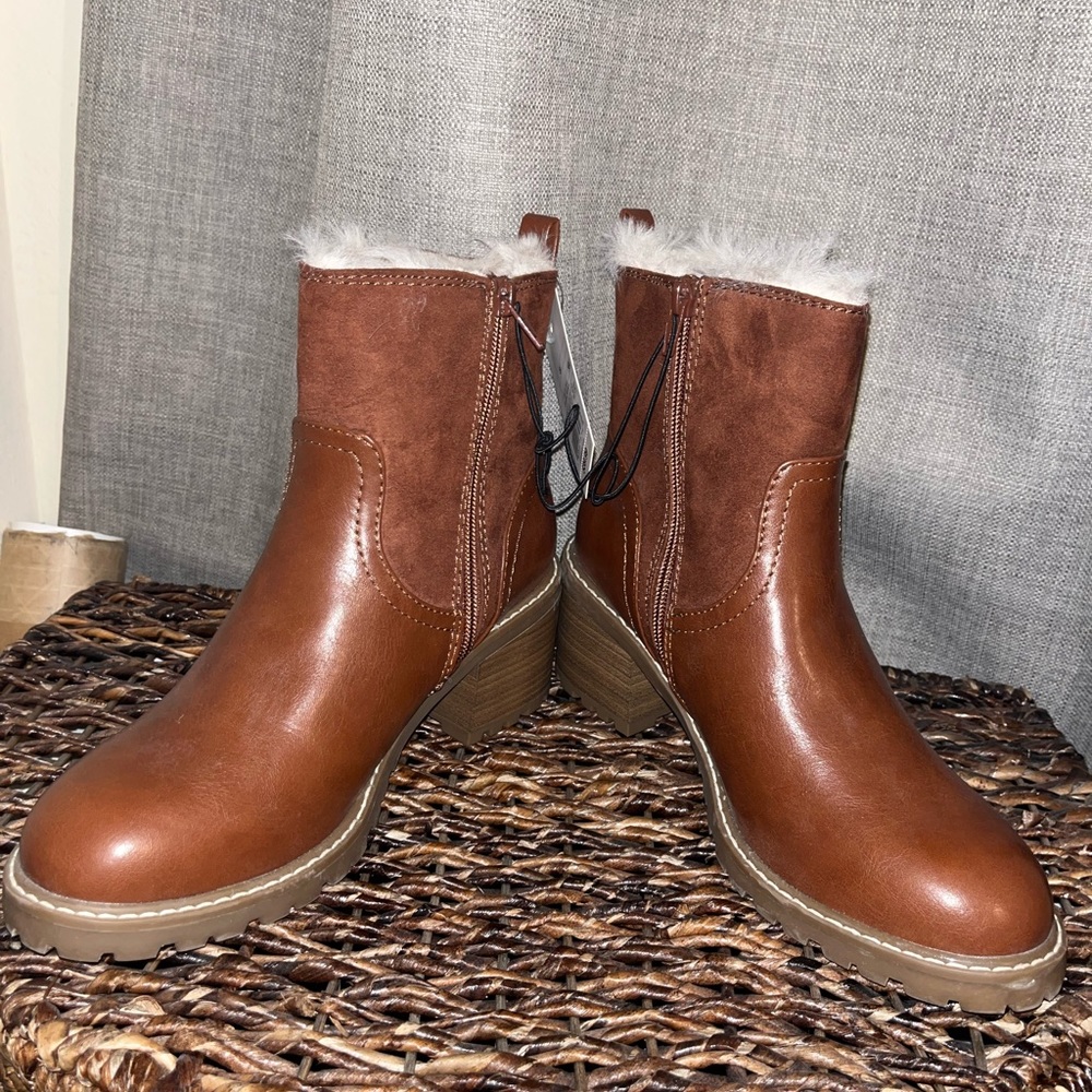 Universal thread booties